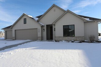 4408 Royal County Rd in Columbia, MO - Foto de edificio - Building Photo