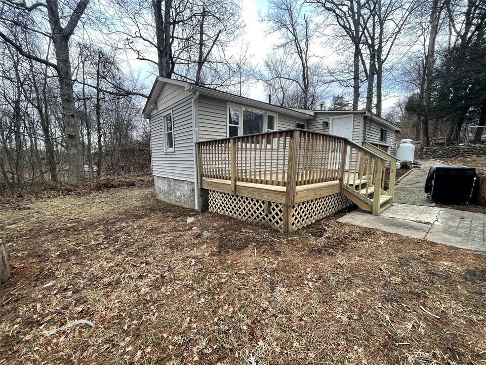 17 Hide Away Ln in Bloomingburg, NY - Foto de edificio