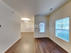 631 Sunflower Dr in Canton, GA - Foto de edificio - Building Photo