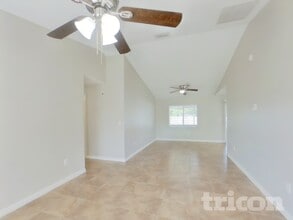 4522 Reynolds Creek Ave, Unit 805 in Plant City, FL - Foto de edificio - Building Photo