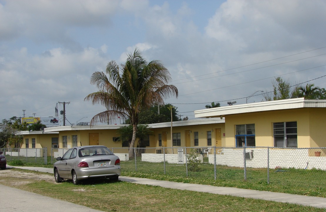 26800 SW 145th Avenue Rd in Homestead, FL - Foto de edificio