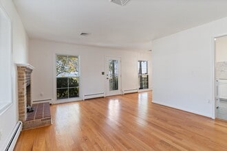 627 Walnut Ave in North Beach, MD - Foto de edificio - Building Photo
