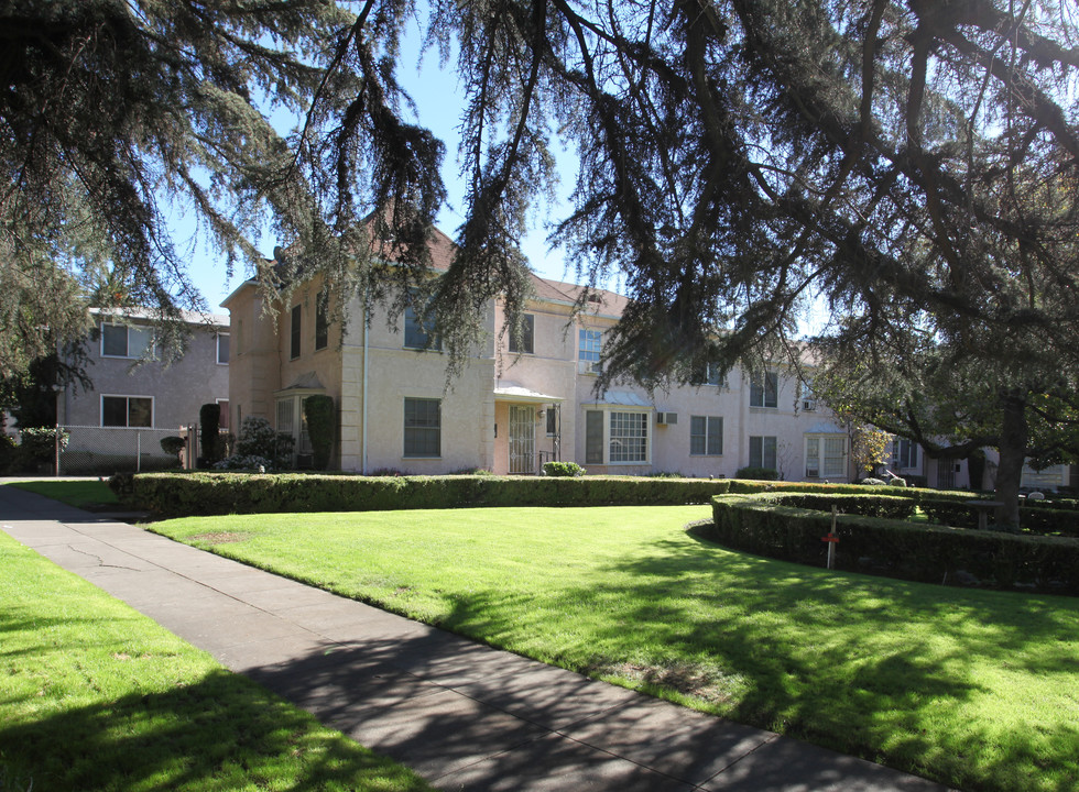 The Chateau in Los Angeles, CA - Building Photo