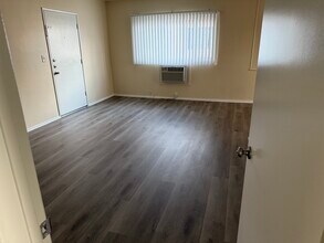 6857 Whitsett Ave in North Hollywood, CA - Building Photo - Building Photo