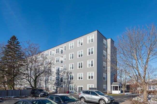 Townhouse Apartments in Whitman, MA - Building Photo - Building Photo