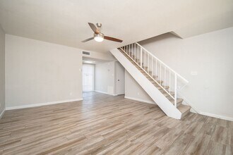 808 N 95th Dr in Tolleson, AZ - Foto de edificio - Building Photo