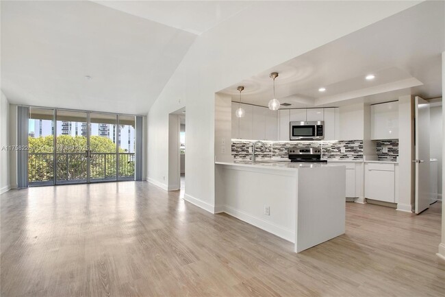 3605 NE 207th St, Unit 1314 in Miami, FL - Building Photo - Building Photo