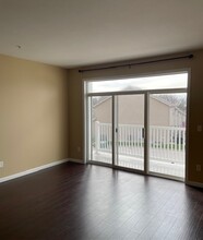 5100 Tesson Gardens Ct, Unit 2B in St. Louis, MO - Building Photo - Building Photo