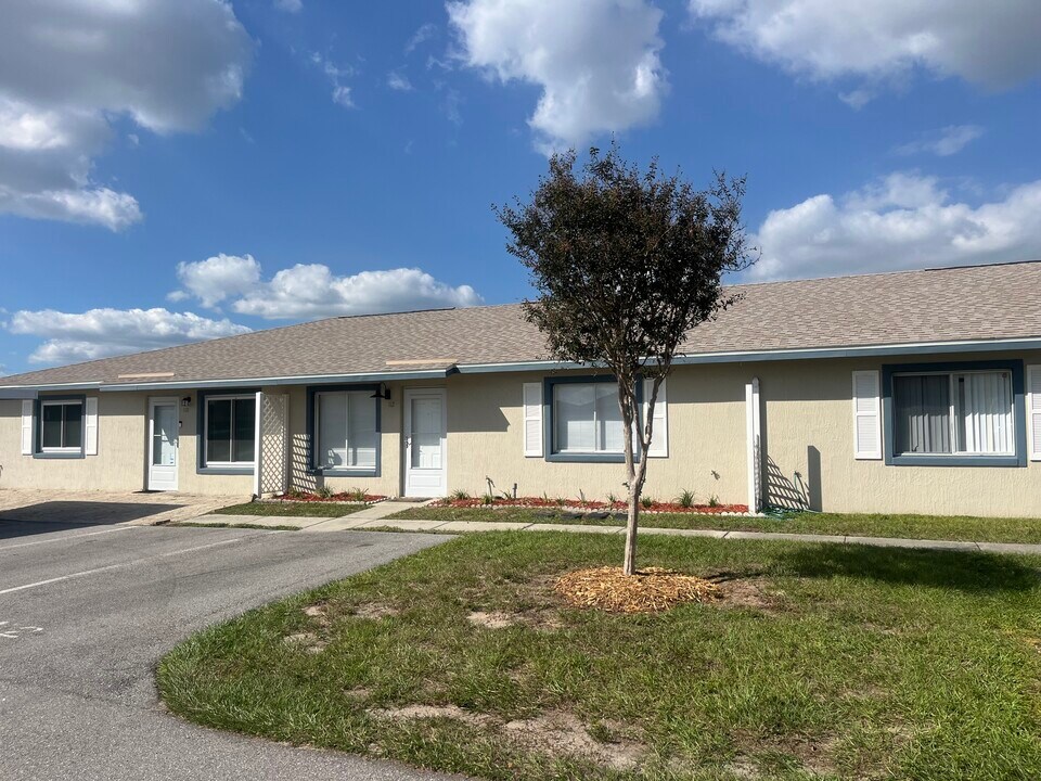 112 Winter Ridge Dr, Unit 112 in Winter Haven, FL - Building Photo