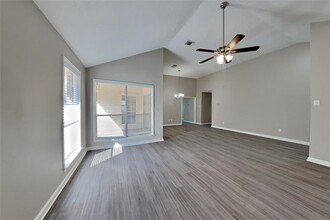 4935 Northfork Dr in Pearland, TX - Building Photo - Building Photo
