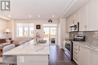 831 Dynasty St in Ottawa, ON - Building Photo - Building Photo