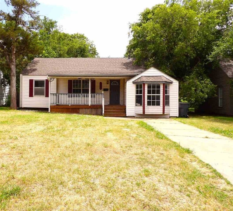 1714 NW Cherry Ave in Lawton, OK - Building Photo
