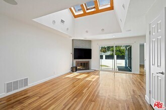 6672 Bobbyboyar Ave in Los Angeles, CA - Building Photo - Building Photo