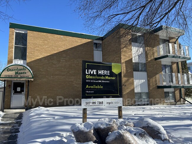 11919-11101 101 St NW in Edmonton, AB - Building Photo - Building Photo