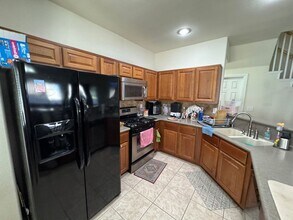 1069 Thrill Ct in Henderson, NV - Building Photo - Building Photo