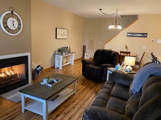 1114 Crystal Pl W in Chaska, MN - Building Photo - Building Photo