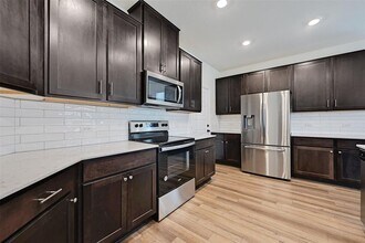 280 Kat Garnet Dr in Kyle, TX - Building Photo - Building Photo