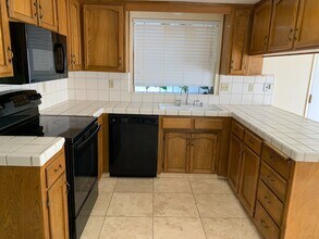 4845 W Cypress Ave in Visalia, CA - Building Photo - Building Photo