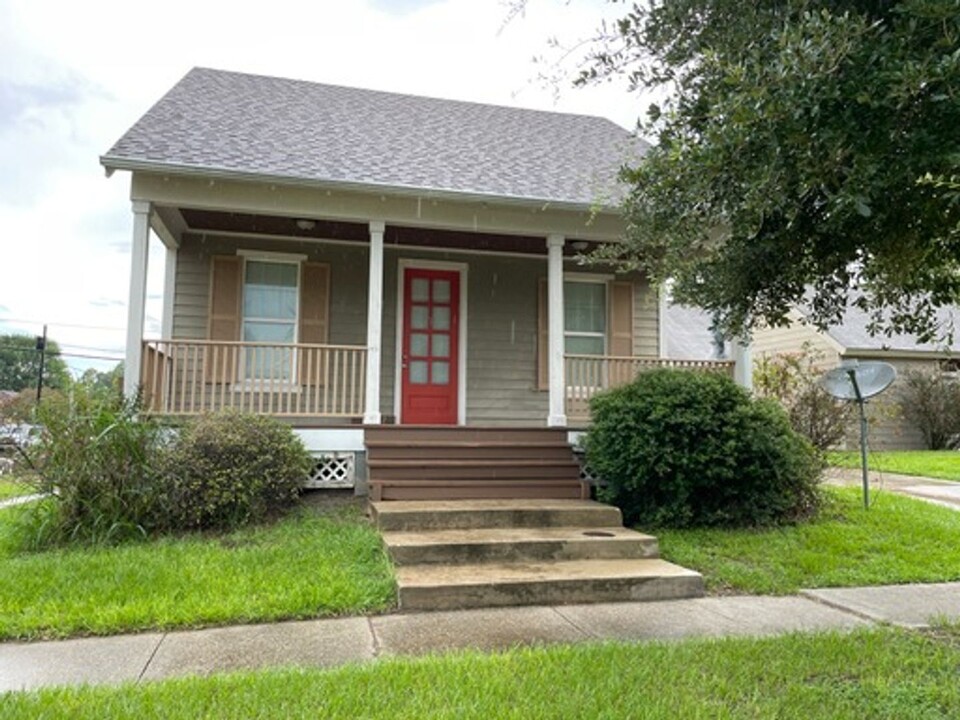 2262 Elvin Dr in Baton Rouge, LA - Building Photo