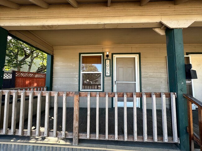 1004-1006 E 8th St in The Dalles, OR - Building Photo - Building Photo