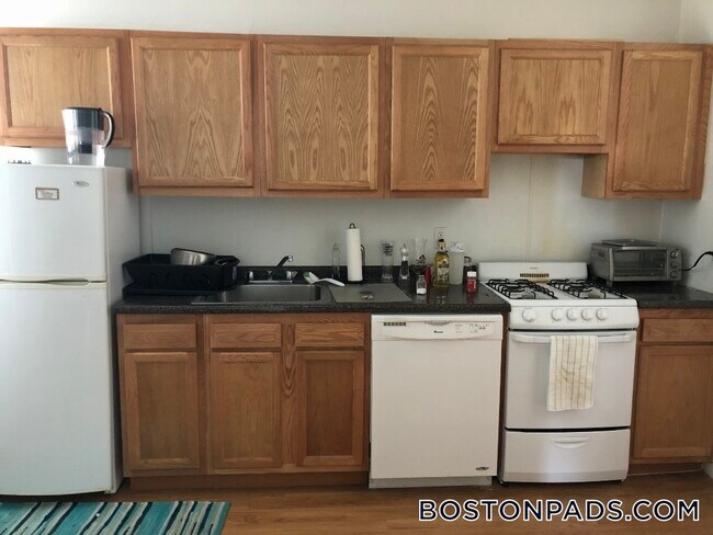 1634 Commonwealth Ave in Boston, MA - Building Photo - Building Photo
