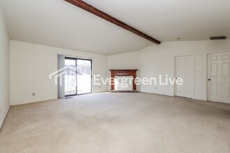 6850 Deer Bluff Dr in Dayton, OH - Building Photo - Building Photo