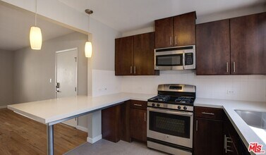 1130 Lake St-Unit -1 in Los Angeles, CA - Building Photo - Building Photo
