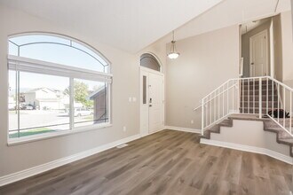 5817 S 4150 W in Roy, UT - Foto de edificio - Building Photo