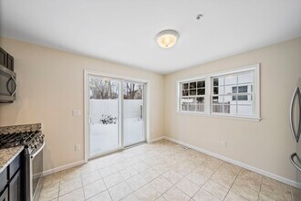 285 Lake St in Weymouth, MA - Building Photo - Building Photo