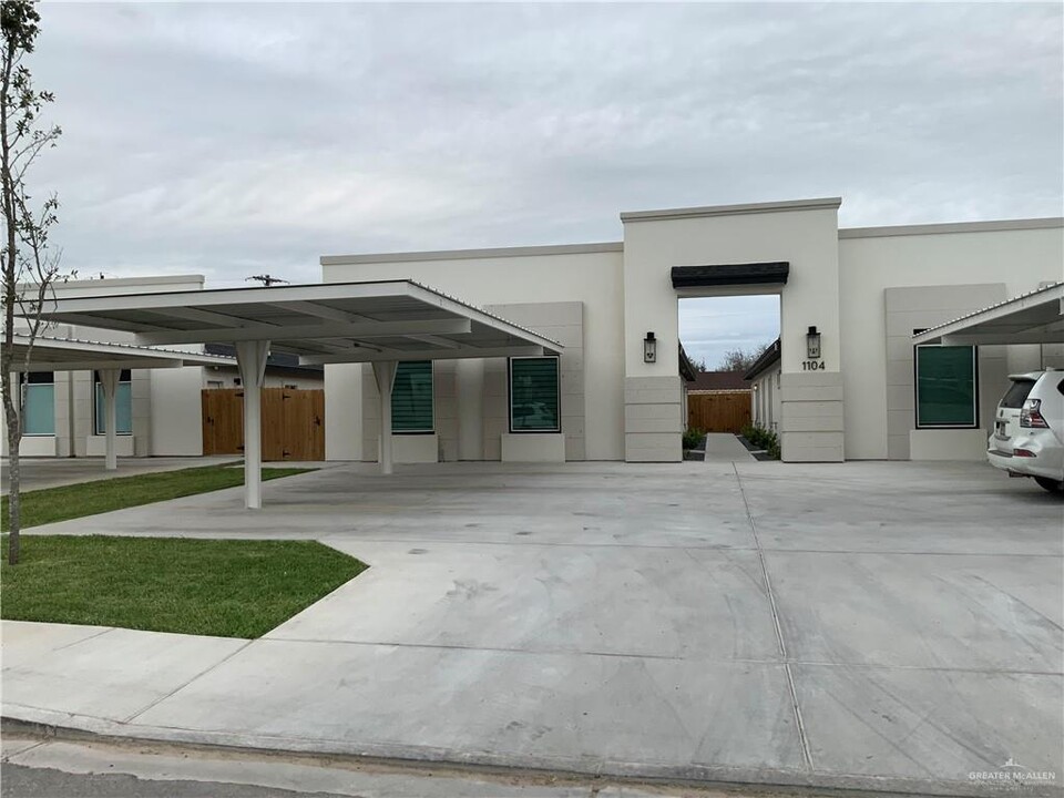 1104 Sugar Gdn Dr in Pharr, TX - Building Photo
