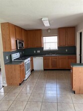 3110 Meadow Bay Dr in Dickinson, TX - Building Photo - Building Photo