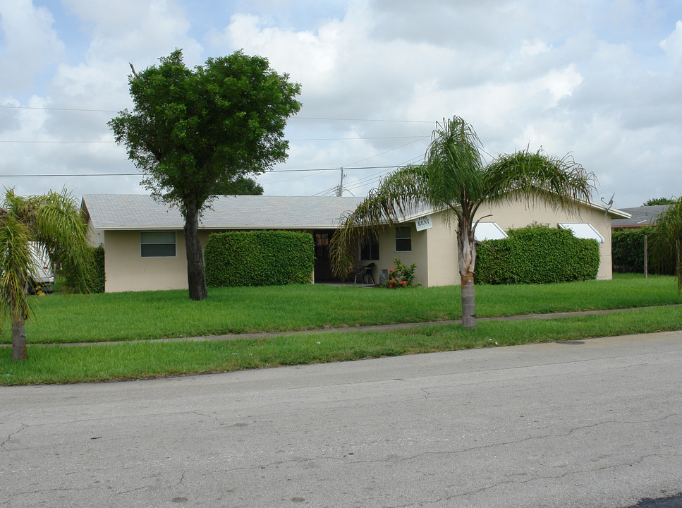 5201 NW 17th St in Fort Lauderdale, FL - Building Photo