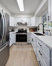 11380 SW Greenburg Rd in Portland, OR - Foto de edificio - Building Photo