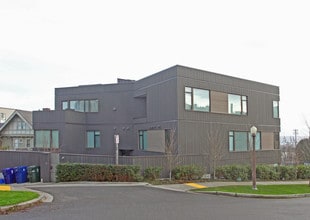 302 N Stadium Way in Tacoma, WA - Building Photo - Building Photo