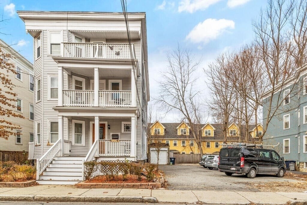 21 Washburn Ave in Cambridge, MA - Building Photo
