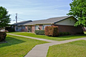 Granbury Meadows Apartments in Granbury, TX - Building Photo - Building Photo