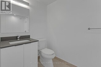 501 Yonge St in Toronto, ON - Building Photo - Building Photo