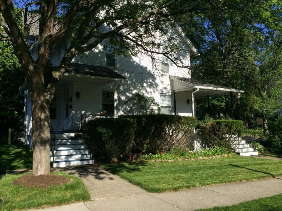 213 Cornell St in Ithaca, NY - Building Photo