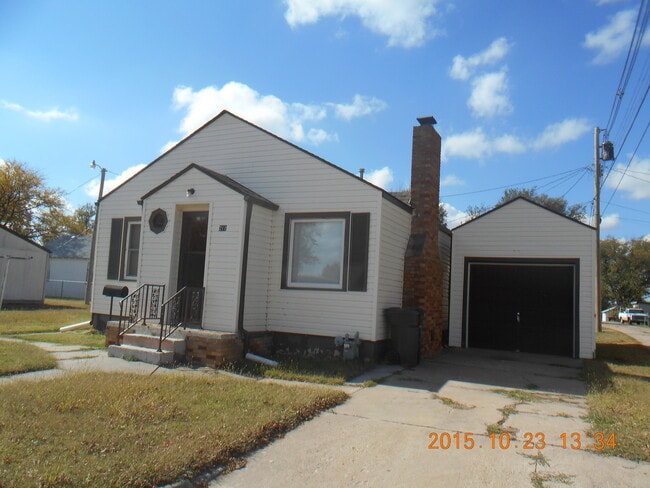 211 N Maple St in Hoisington, KS - Building Photo - Building Photo