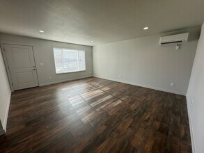 139 NW Makah Ct in Roseburg, OR - Building Photo - Building Photo