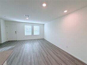 9332 Serene Hbr St in Las Vegas, NV - Building Photo - Building Photo