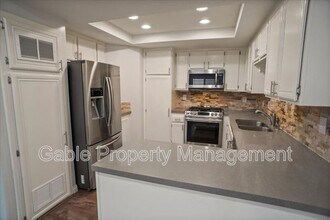 18716 Vista Del Canon in Santa Clarita, CA - Building Photo - Building Photo