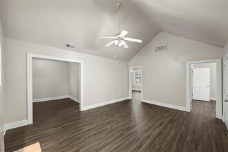 2500 Manor Rd in Austin, TX - Building Photo - Building Photo