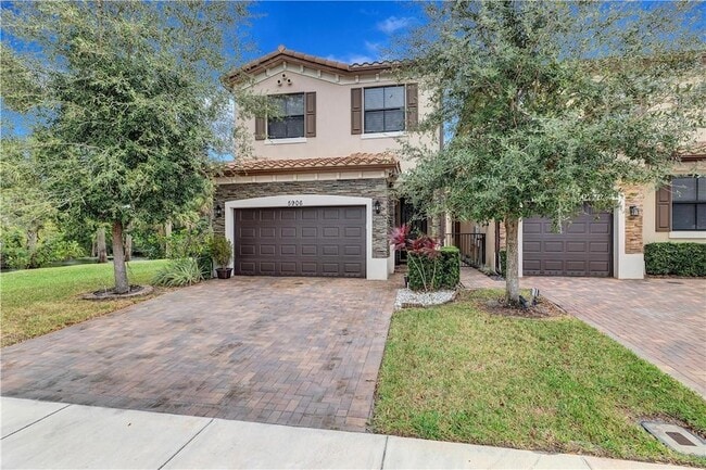 5906 NW 46th Ln in Lauderhill, FL - Building Photo - Building Photo