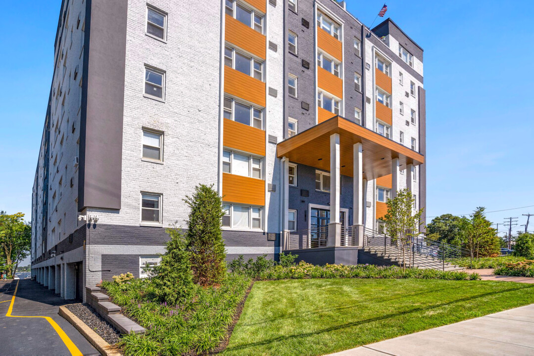 Colony House Apartments in Red Bank, NJ - Foto de edificio