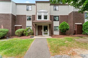 7 Padanaram Rd in Danbury, CT - Building Photo