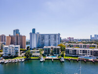 Twin Towers of Hollywood in Hallandale Beach, FL - Building Photo - Building Photo