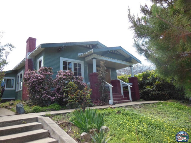 property at 1075 Hayes Ave