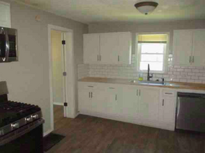 805 S Hardy Ave in Independence, MO - Foto de edificio - Building Photo
