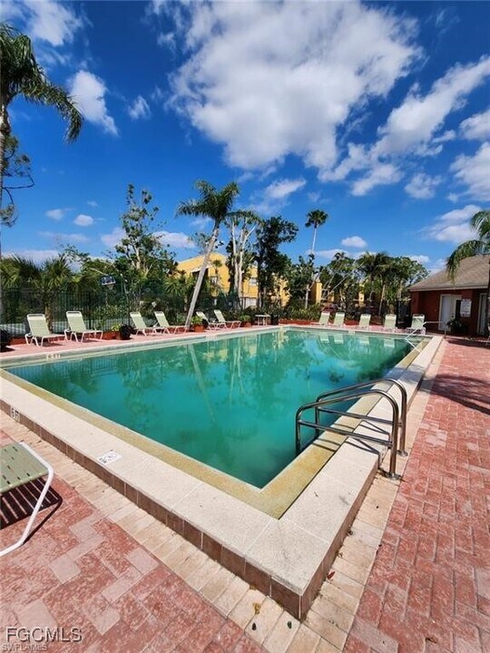 2929 Winkler Ave in Ft. Myers, FL - Building Photo